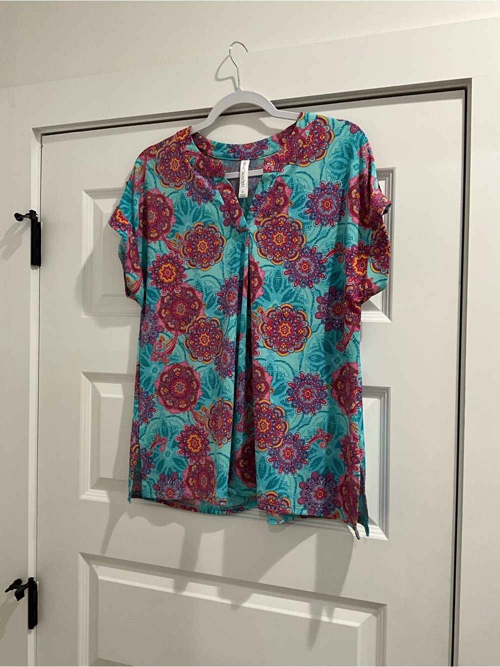 Dear Scarlett Turquoise Floral Split-Neck Blouse